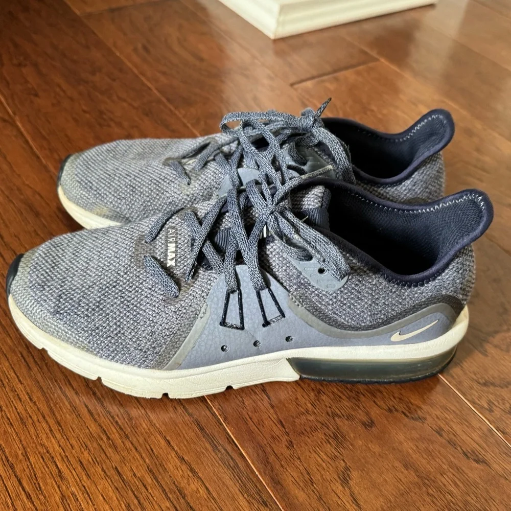 Kids Nike Air Max blue sneakers, size 6Y